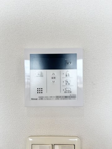 追炊き機能等が備わった設備になります。家族の入浴時間がバラバラでも操作1つで、いつでも温かなお風呂時間を楽しめます。