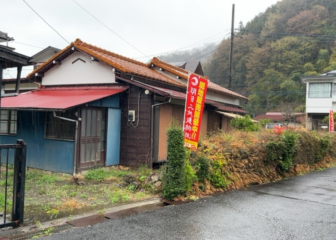 土地探しをしていると都市計画区域という言葉を目にすると思います。法律によって、都道府県知事や国土交通大臣が指定するエリアのことを指しており、都市計画区域は市街化区域と市街化調整区域に分けられています。