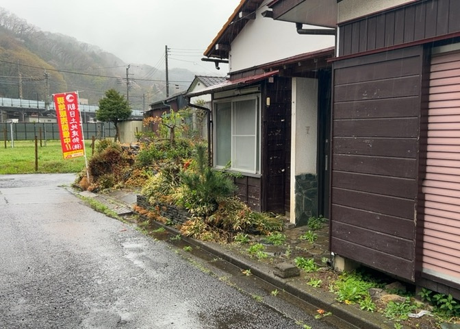 人が暮らすうえで日光は大切な要素となります。日当たりの良さは譲れないポイントですね。併せて近くに大きな建築物の建築予定がないか、あるいはそれが可能な土地が近くにないか事前に確認することもお勧めします。