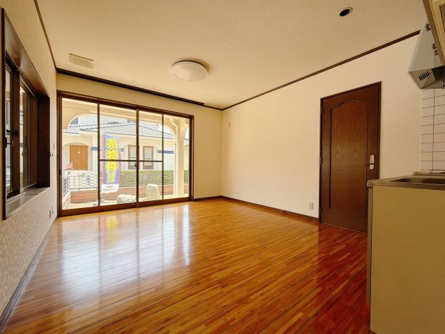 ■洋室｜大きい窓からあたたかいたっぷりの光が入ります♪開放的な空間で毎日をもっと快適に(*＾＾*)