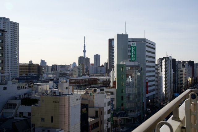 住戸からの開放的なパノラマビュー眼前にはスカイツリーを望みます。夜にはきらめく夜景を独り占めできる、この部屋に住む人だけの特別な特等席が待っています。