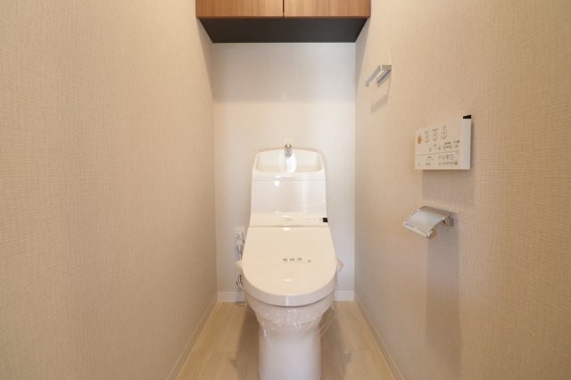 【トイレ】清潔感もあり、シンプルなデザインなのでインテリアも楽しめます◎