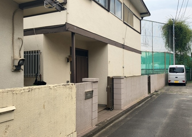 木造住宅とは土台、壁、柱など建築物の強度を支える構造体の材に木が使用されている構造を指します。構造体は建物の自重を支えるだけではなく風圧や水圧、積裁荷重などあらゆる衝撃に耐えるための基礎です。