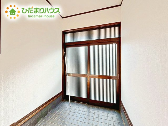 玄関がひろいので親子で並んで仲良く靴が履けますね(^^)/