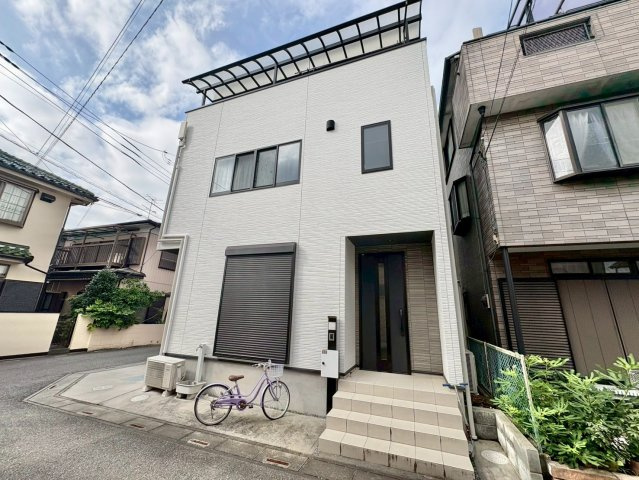 南西・北西角地で陽当り良好！全居室6帖以上・全室2面採光・全居室に収納がある4LDK！視線が気になりにくく、採光も取りやすい2階リビングです！平方小学校まで徒歩約7分(550ｍ)、お子様の通学に安心！