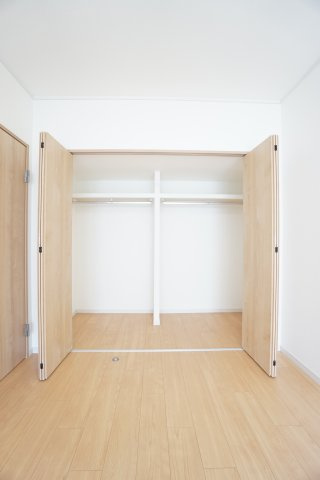 高さ・横幅・奥行き3拍子揃ったクローゼット付き♪