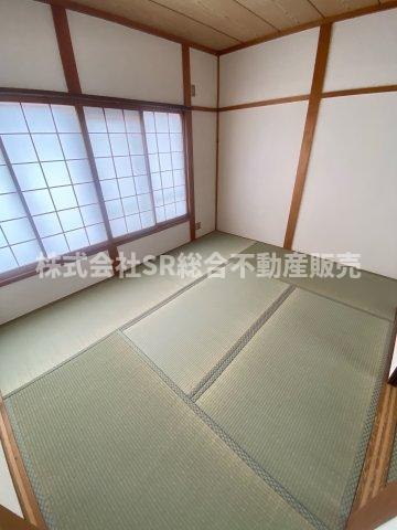 3F・東側和室6帖。寝る時は布団派の方にはピッタリのお部屋です！