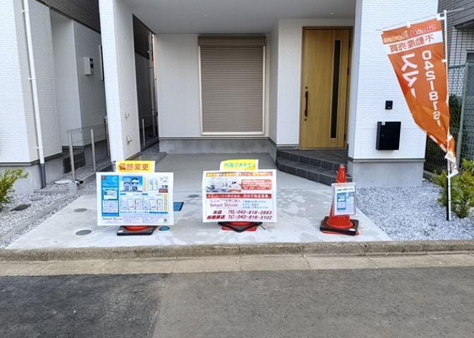 駐車場と明記されていても、最小スペースでつくられた駐車場だと大型車は駐車できなかったり、出入りしにくくなったりする可能性があります。お車のサイズと購入したい物件の駐車場のサイズを現地で確認しましょう。