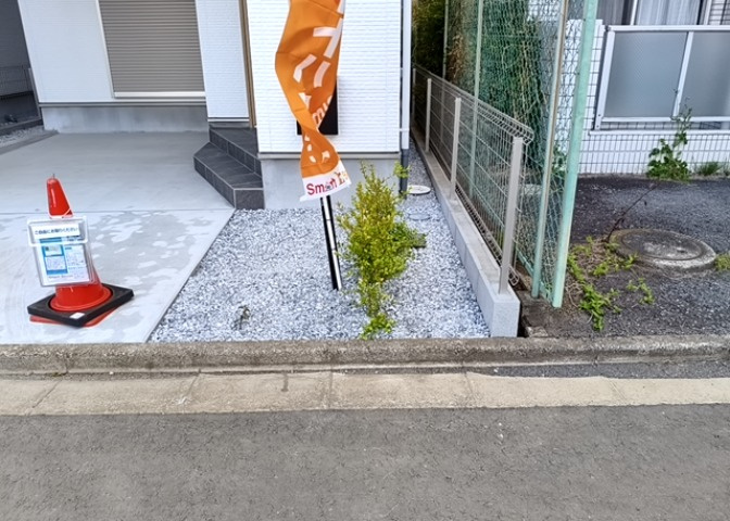 庭があることでガーデニングや家庭菜園はもちろん、こどもの遊び場やペットを放して遊ぶことができます。また、家の周囲に余裕があるということです。隣地との間があれば、十分な日当たりと、風通しが確保できます。