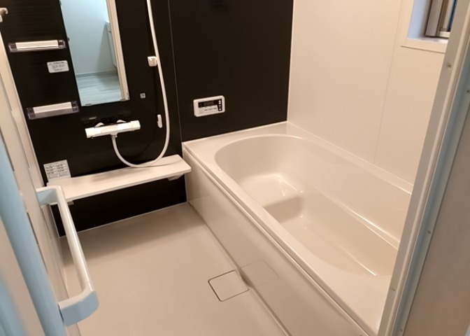 入浴時の快適さも大事なことですが、綺麗な状態を維持できなければ気持ちよく入浴できません。毎日の掃除が楽という点は大事なポイントになります！カビが生えにくく掃除がしやすい、壁や浴槽を選ぶといいでしょう。