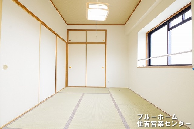 LDKの隣にある6帖の和室です！