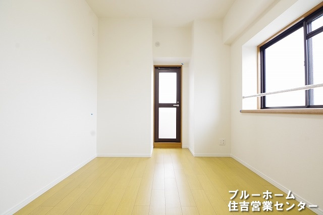 約6.2帖の洋室です！2面採光で明るいお部屋です！