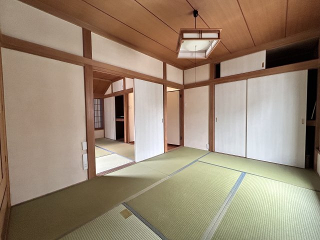 和室ならではの温かな和の空間で寛ぎの時間を過ごせます