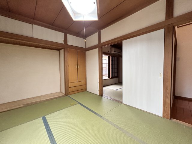 ゆったりとくつろげる和室です