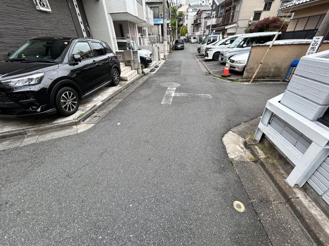 前面道路含む現地写真です