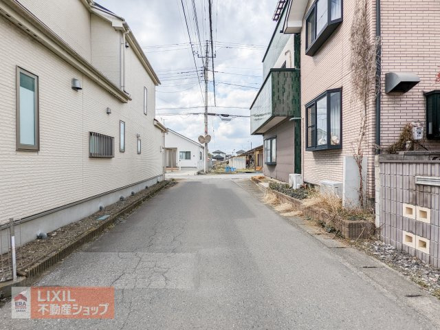 前面道路は約4ｍです。　住宅が建ち並ぶ閑静な住宅地です！