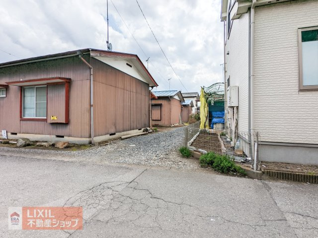 敷地入口の写真です。　隣地との境界は全て明示済み！