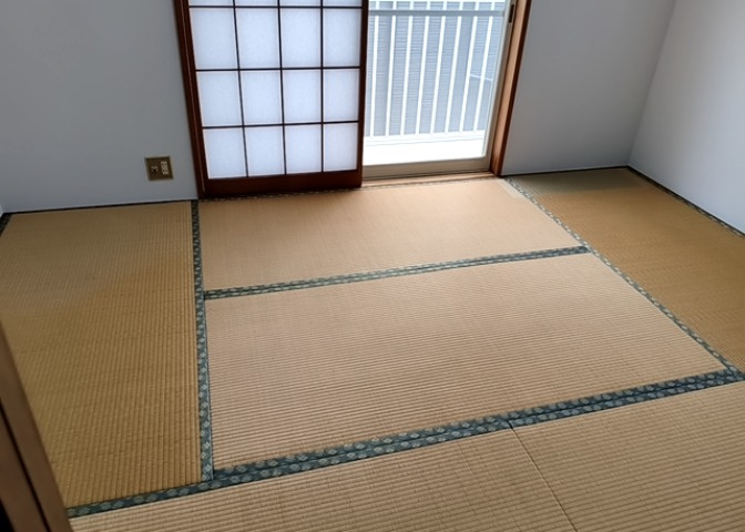寝室でゆっくりと過ごすためにはベッド周りの適度な空間を担保することや窓の位置、照明の明るさ、寝室の広さなどを考える必要があります。自身や家族の構成とライフスタイルに併せて寝室にする部屋を選びましょう！