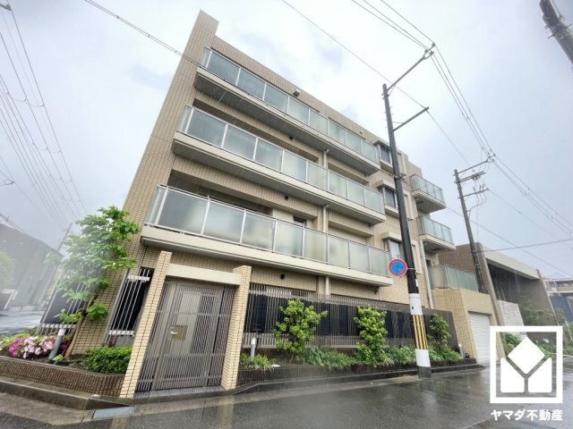 室内洗濯機置場がございますので、天候に左右されず洗濯していただけます。