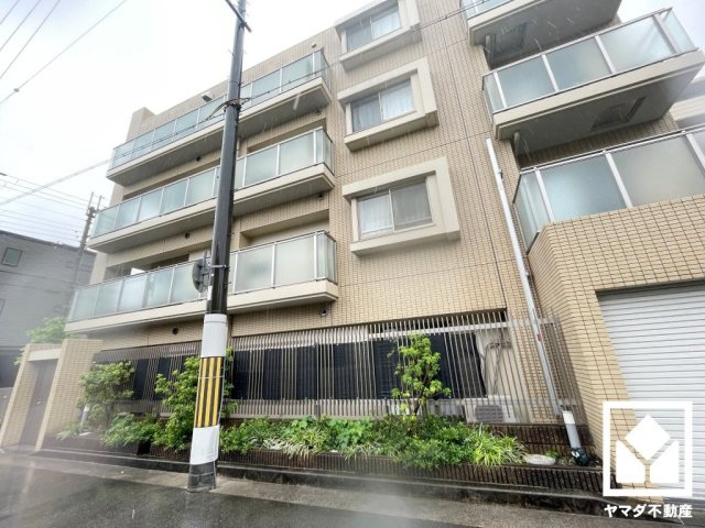 収納力豊富なトランクルーム付き。アウトドア用品や季節の荷物、趣味の道具もしっかり収納できます。