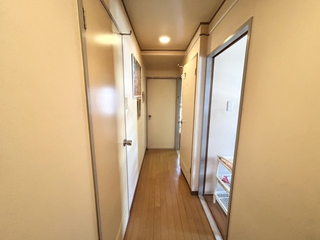 内装はとにかくおしゃれなものがいい！と選ぶ前に、まず住んだ後のことを想像してみましょう。住んでみたらコンセントの位置が悪くて使いにくいなど出てきます。事前にどの家電をどこに置くか想定しておきましょう。