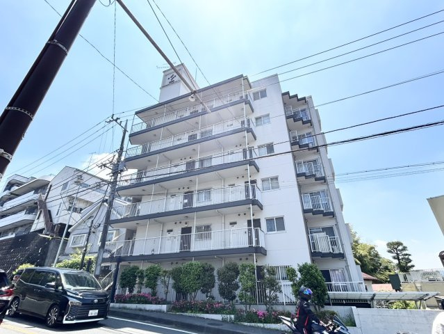 外観はマンション管理がされているかの目安になります。築年数が古いと、壁面は劣化してひび割れが生じることも！建物が古びていても細かいところが修繕されていると、きちんと管理されているなぁと感じるでしょう。