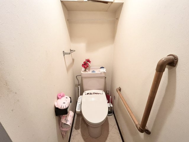 トイレは大きさや形、機能、抗菌性などが異なる多種多彩なタイプが各メーカーから出ています。それぞれに良さがあるため、事前にどういったタイプのトイレがいいのかをご家庭内で決めて、内見に行くといいでしょう。