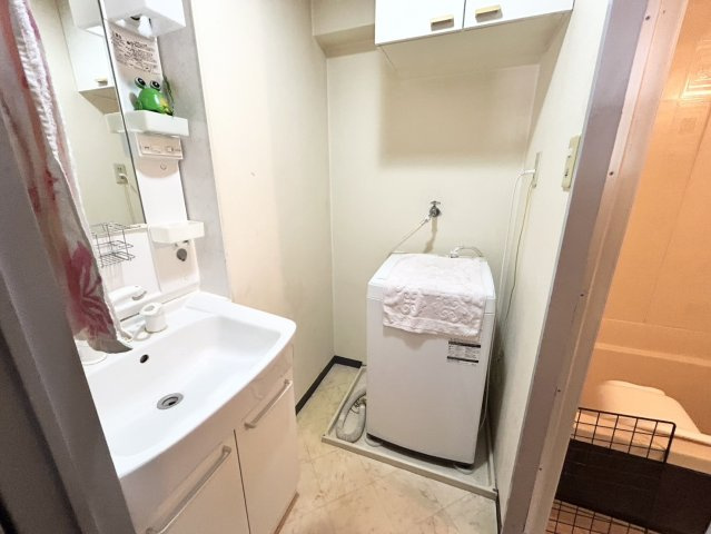洗面脱衣所は「体を綺麗に整える場所」という目的と役割を持っています。そして便利で使い勝手のいい「体を綺麗に整える場所」にするためには、配置や動線、照明や収納計画をしっかりと検討しておく必要があります。
