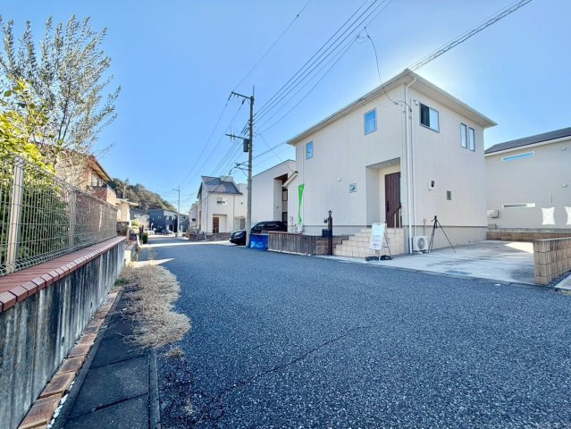 6ｍを超える接道で、駐車も楽々