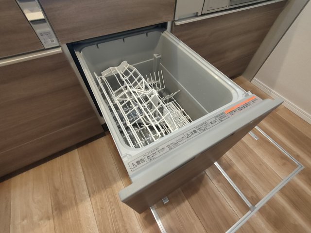【食洗器】　後片付けが楽になる食器洗浄乾燥機付き！環境にも手荒れにも優しい、嬉しい設備です。