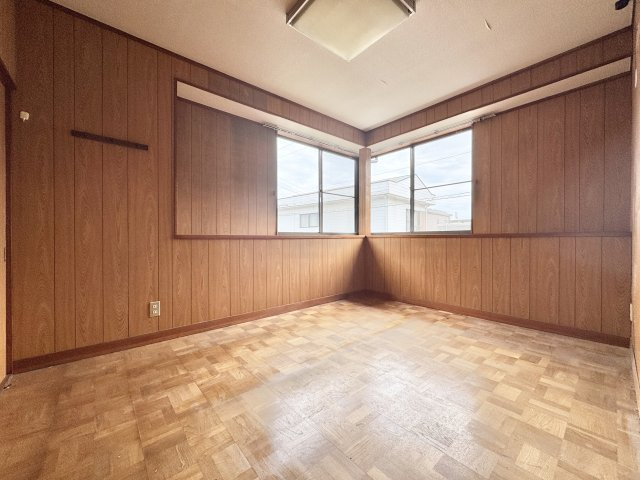 2F　洋室　約6帖の洋室は2面採光で換気しやすくお子様のお部屋としてお使いいただけます。