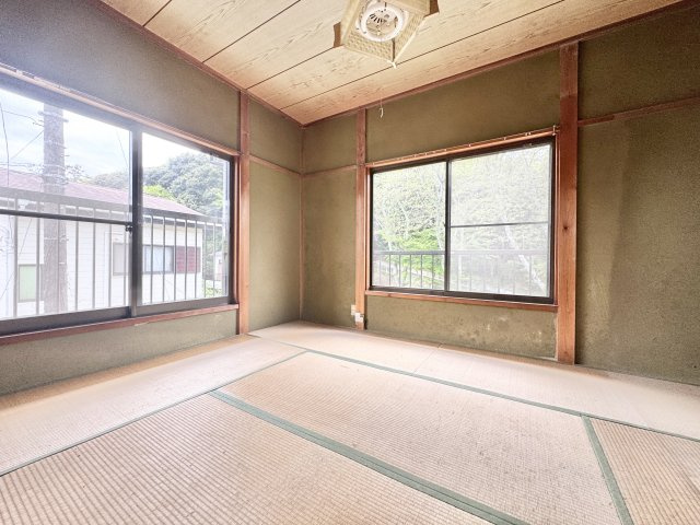 2F　和室　約9.3帖の和室も同様に2面採光で明るく主寝室としてお使いいただけます。