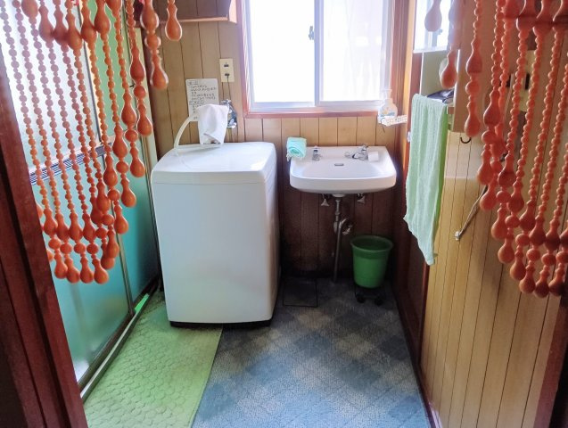 洗面脱衣室はシンプルですっきりしています！