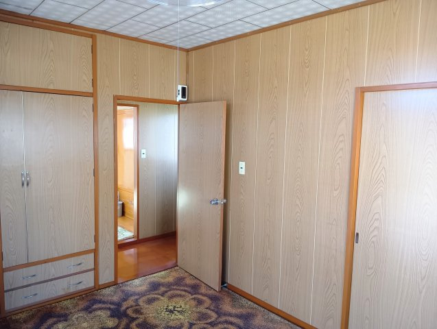 2階洋室は2面採光で収納もしっかり備えています！