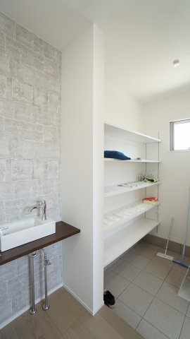 ＳＩＣつき玄関　お手洗いもついて帰宅後の衛生対策も充実