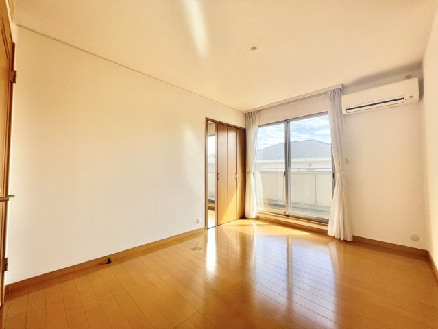 使い勝手のいい寝室です