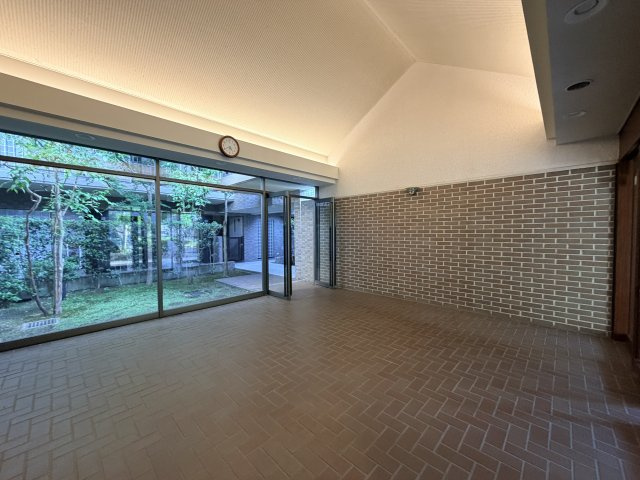 エントランス内部