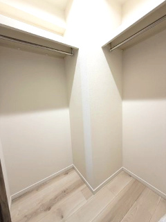 北側洋室のウォークインクローゼット　たっぷり入ります！