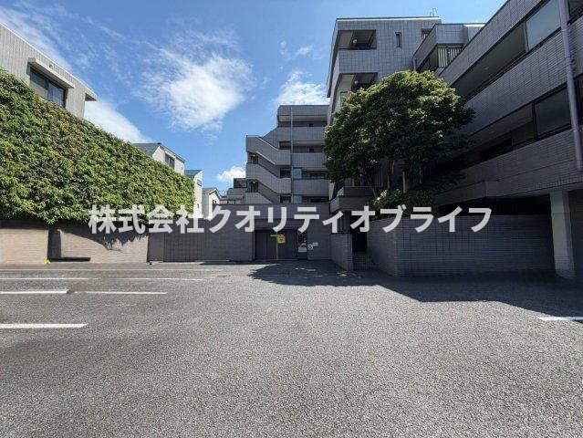 敷地内駐車場がございます。