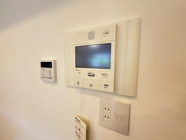 オートロックが付いており来訪者を確認できるので安心です