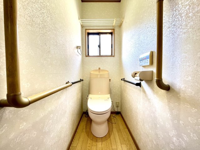 窓付きのトイレです☆