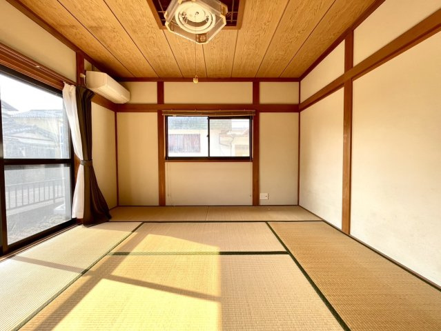 落ち着いた雰囲気の和室です♪