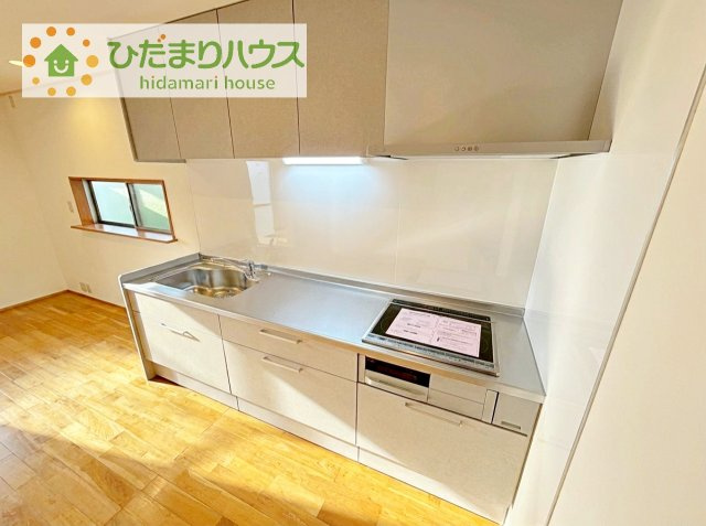 新品交換したキッチン！コンロはＩＨなのでお子様のいる家庭でも安心です♪