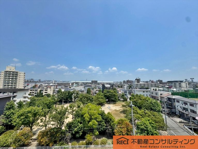 敷地内にお子様と遊べるプレイロットあり！