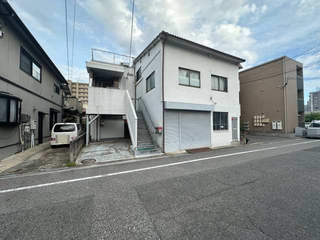 スーパー、コンビニ、小学校、ドラッグストアなど徒歩10分以内に全てそろっているため生活もとても便利です☆