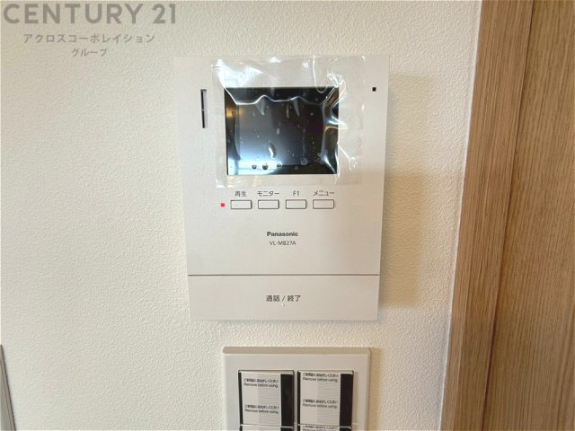 訪問者が来たときにテレビ画面で確認できるため、安心してドアを開けられます。録画機能があるものもあり、留守中に来訪者を記録しておくことができます。利便性が高く、セキュリティ面でも安心です。