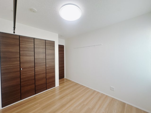 ■1階洋室｜各居室には収納をご用意しています♪常にお部屋を綺麗に保てます！小さなお子様も自然とお片付けができるようになるのでうれしいですよね！