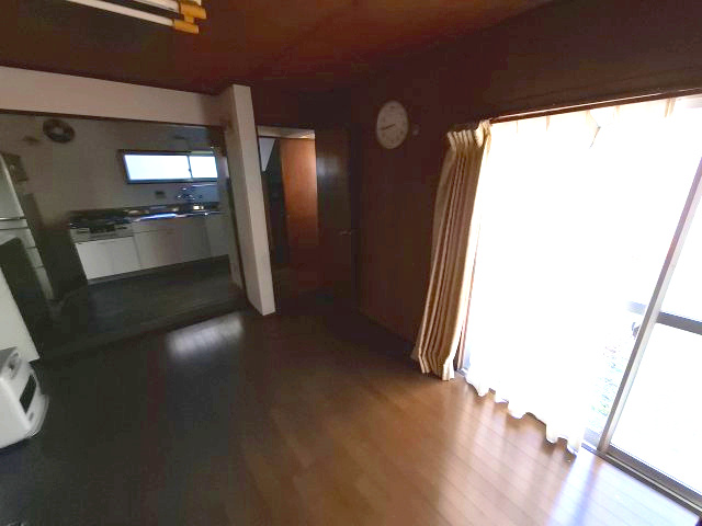 掃き出し窓から庭への移動もスムーズにできそうです！