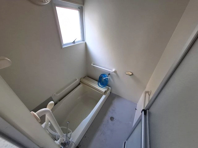 浴室にも手すりがたくさんついています！