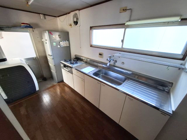 キッチンの作業スペースは広め、土間があります！